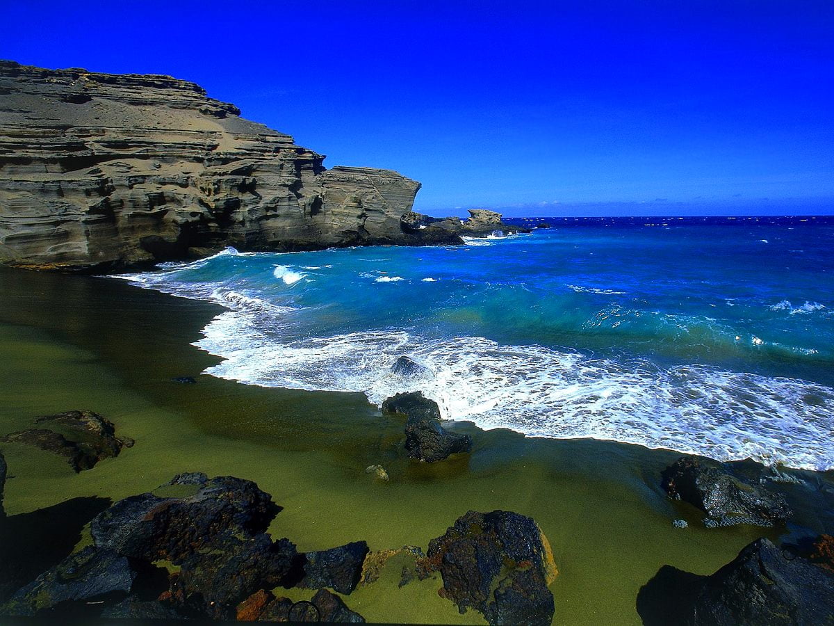Skrivbordsbild — stenig strand bredvid havet (Papakolea Beach, Hawaii, Amerikas förenta stater) 1600x1200