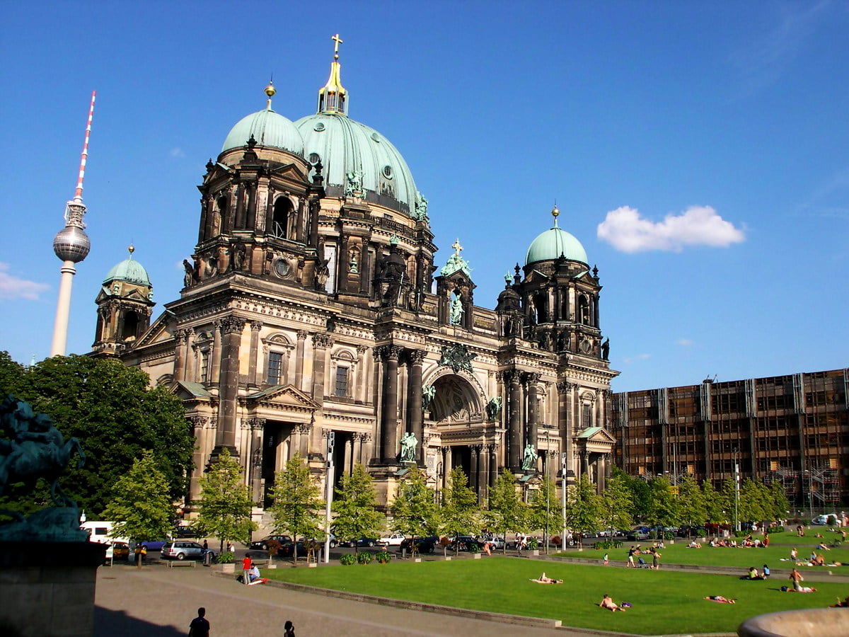 Stor byggnad och Berlins katedral (Lustgarten, Berlin, Berlin, Tyskland) : bakgrundsbild