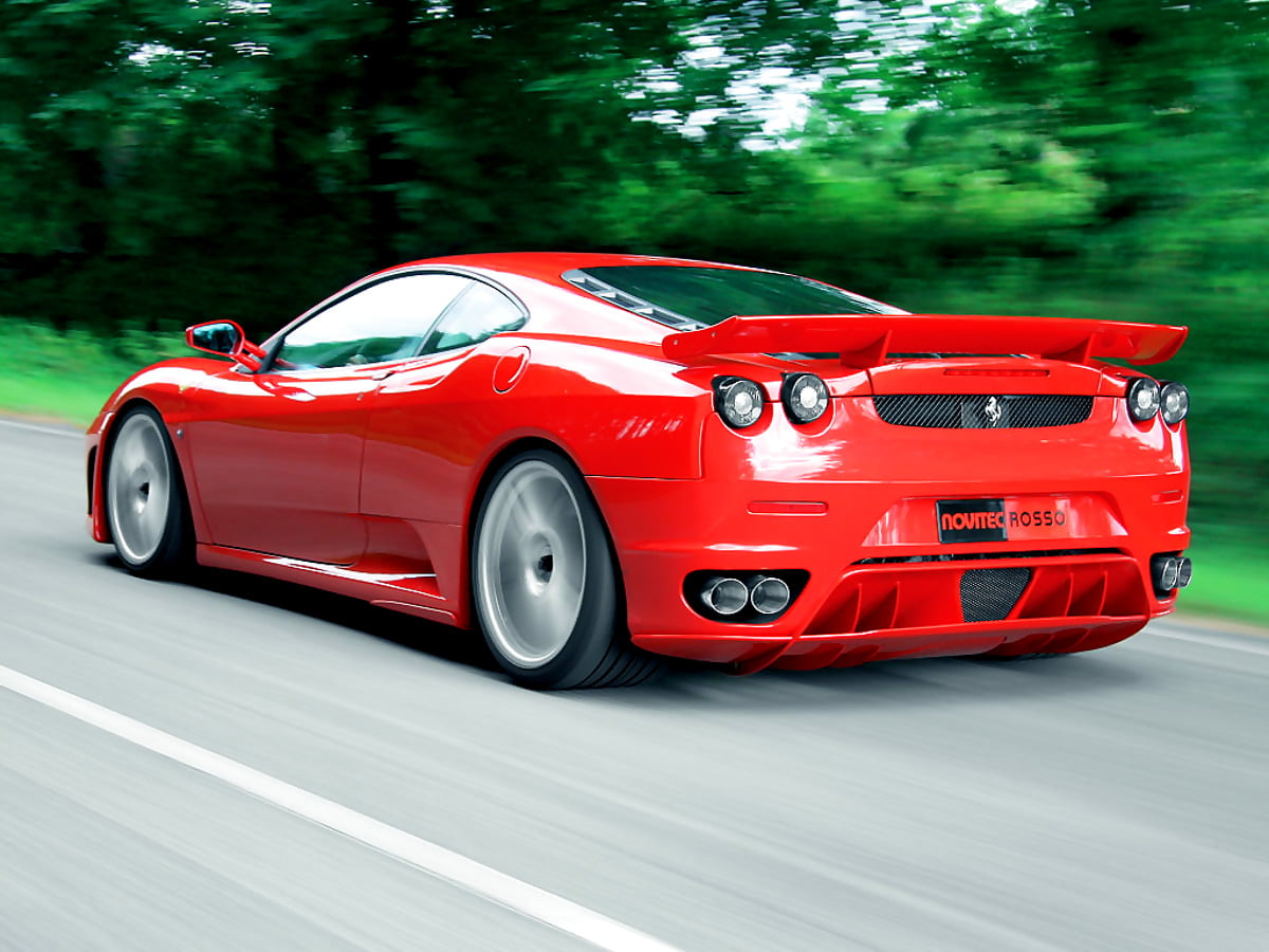 Röd Ferrari / gratis bakgrundsbilder (1024x768)