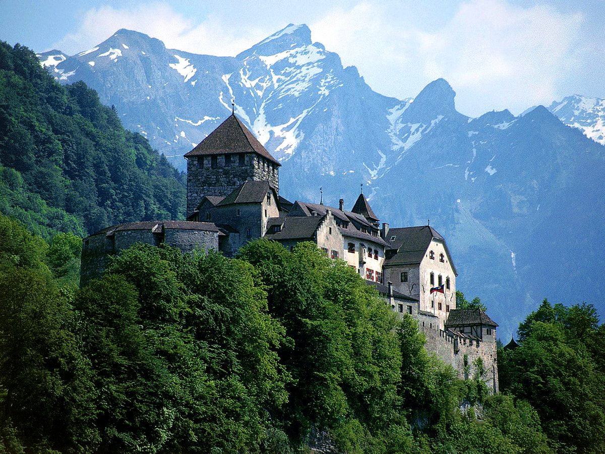 Slott och berg (Liechtenstein) - bakgrundsbild