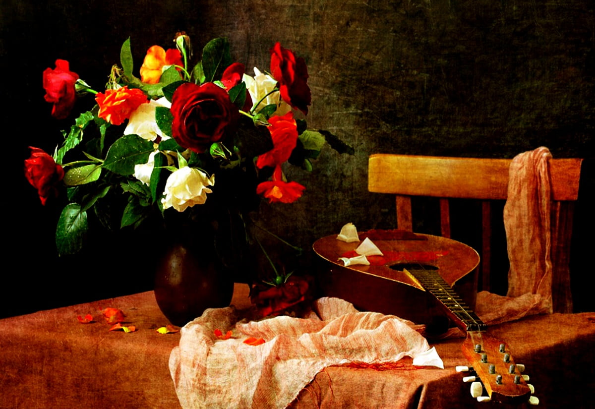 Rum fylld med möbler och vas med blommor på bordet - bakgrunder 1600x1100